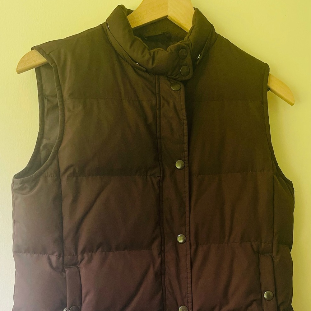 GAP Brown Puffer Vest Sz. Small Pre-owned great condition.